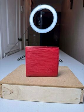 Louis Vuitton Red Epi Leather Bifold Wallet excellent condition